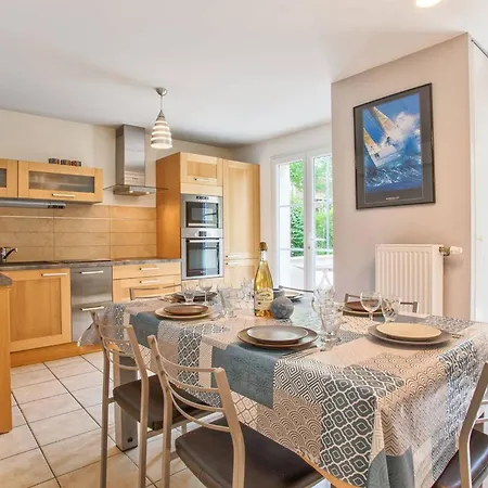 Maison De Pour 6 Personnes A 600m De La Avec Terrasse Et Jardin, Ideale En Famille - Fr-1-788-13 * Merville-Franceville-Plage