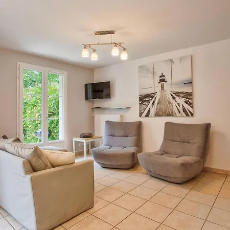 Maison De Pour 6 Personnes A 600m De La Avec Terrasse Et Jardin, Ideale En Famille - Fr-1-788-13