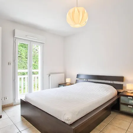 Maison De Pour 6 Personnes A 600m De La Avec Terrasse Et Jardin, Ideale En Famille - Fr-1-788-13 *