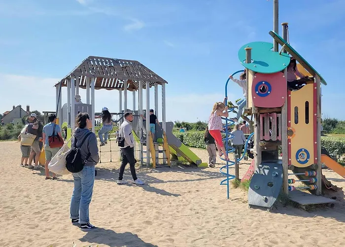 Maison De Pour 6 Personnes A 600m De La Avec Terrasse Et Jardin, Ideale En Famille - Fr-1-788-13